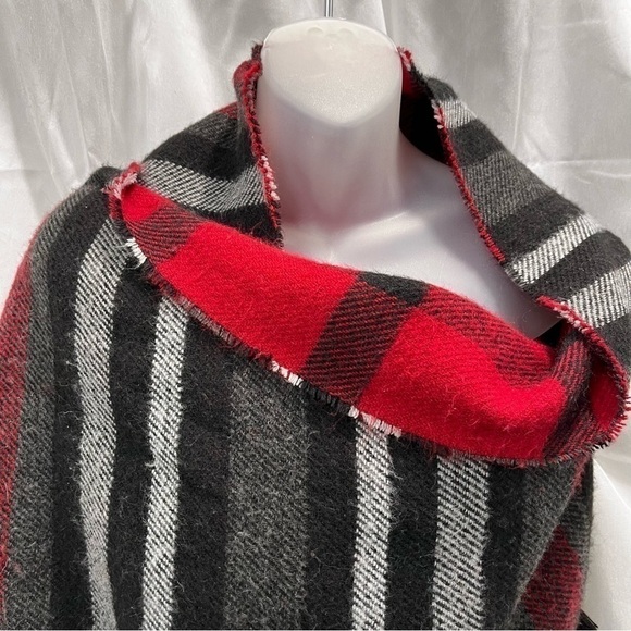 Red & charcoal blanket scarf wrap - Picture 5 of 6